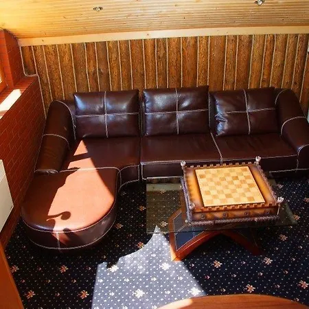 берлога Отель 4*