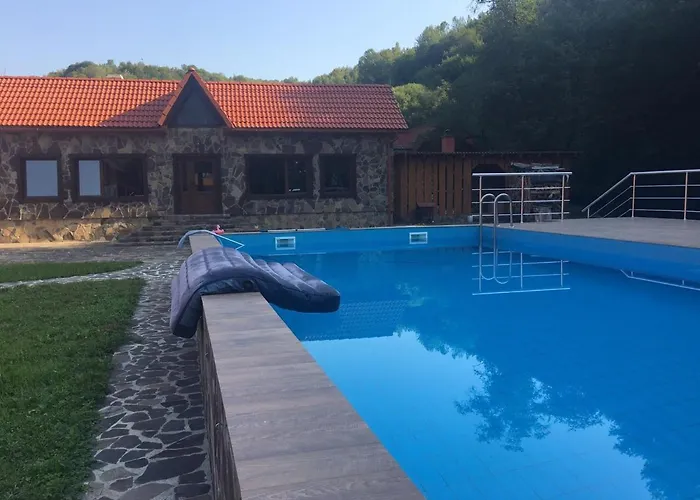 Berloga Hotel Rodnikovka