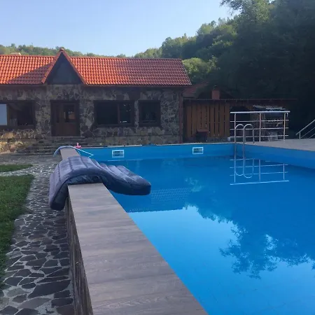 Berloga Hotel Rodnikovka